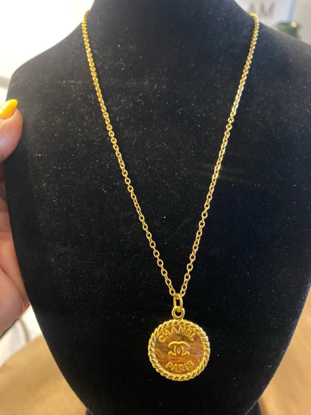 CHANEL Gold-Tone Rope-Edge Coin Pendant Necklace